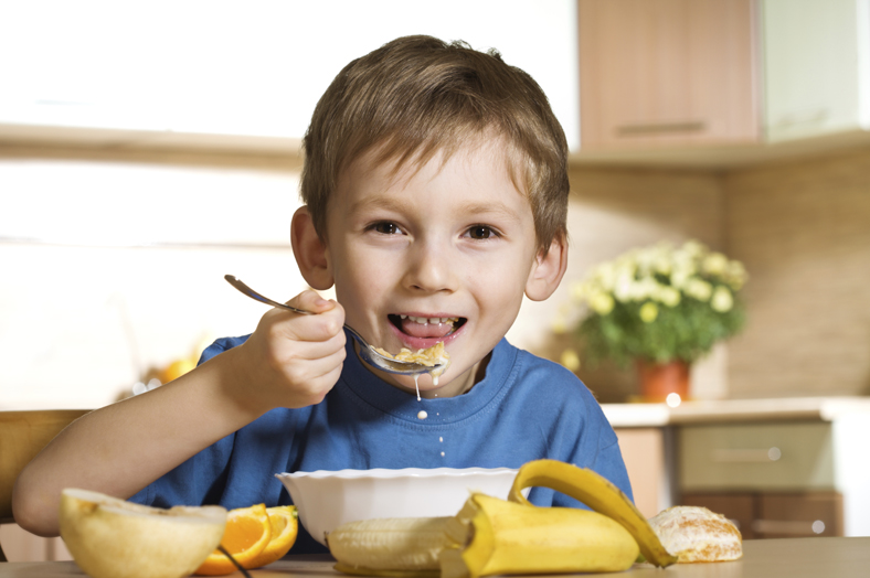 getting child to eat breakfast